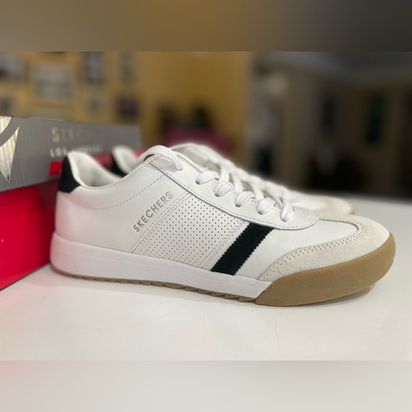 Skechers Street Los Angeles with Air-Cooled Memory Foam Brand New Size 9 - Picture 1 of 3